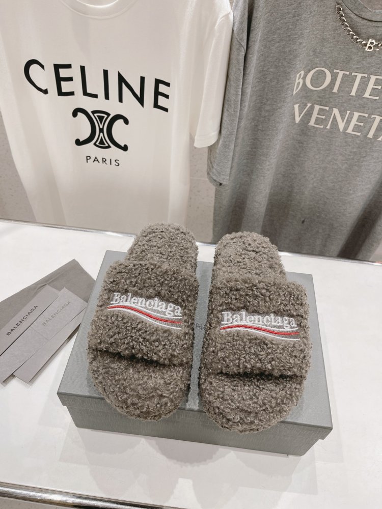 Шлепанцы меховые женские