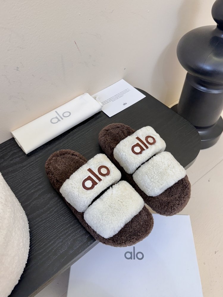 Шлепанцы меховые женские