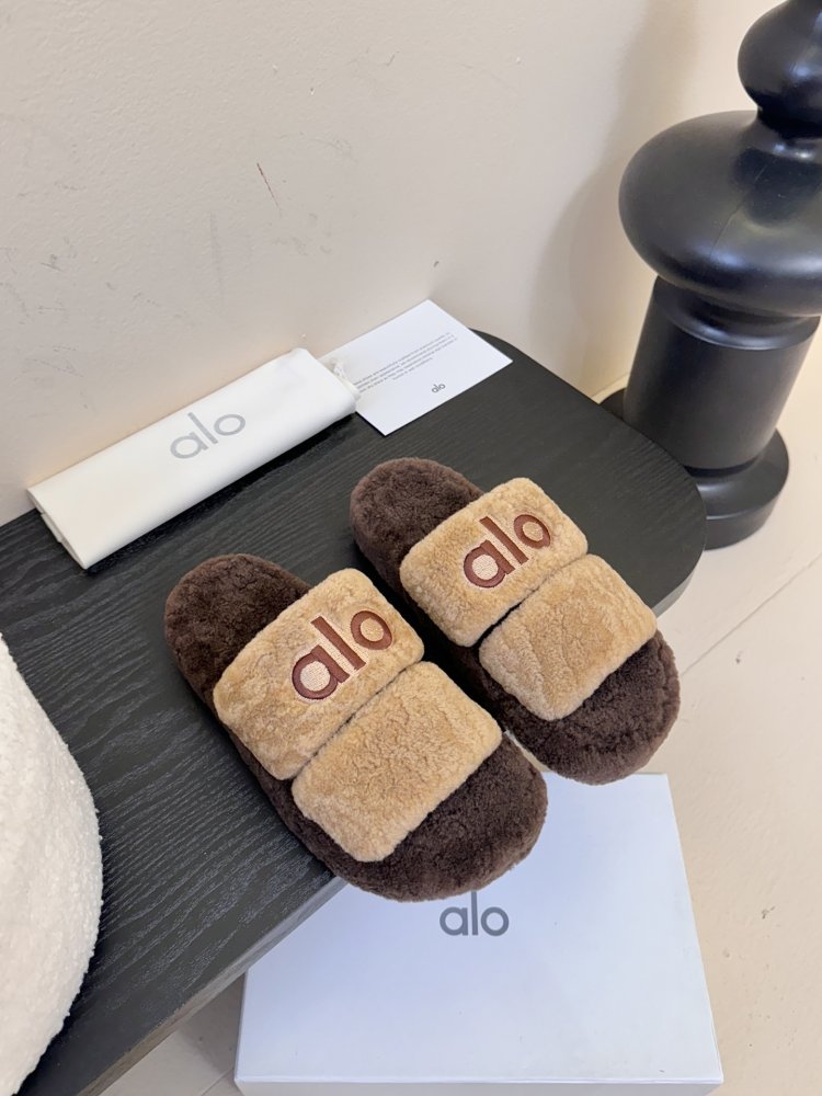 Шлепанцы меховые женские