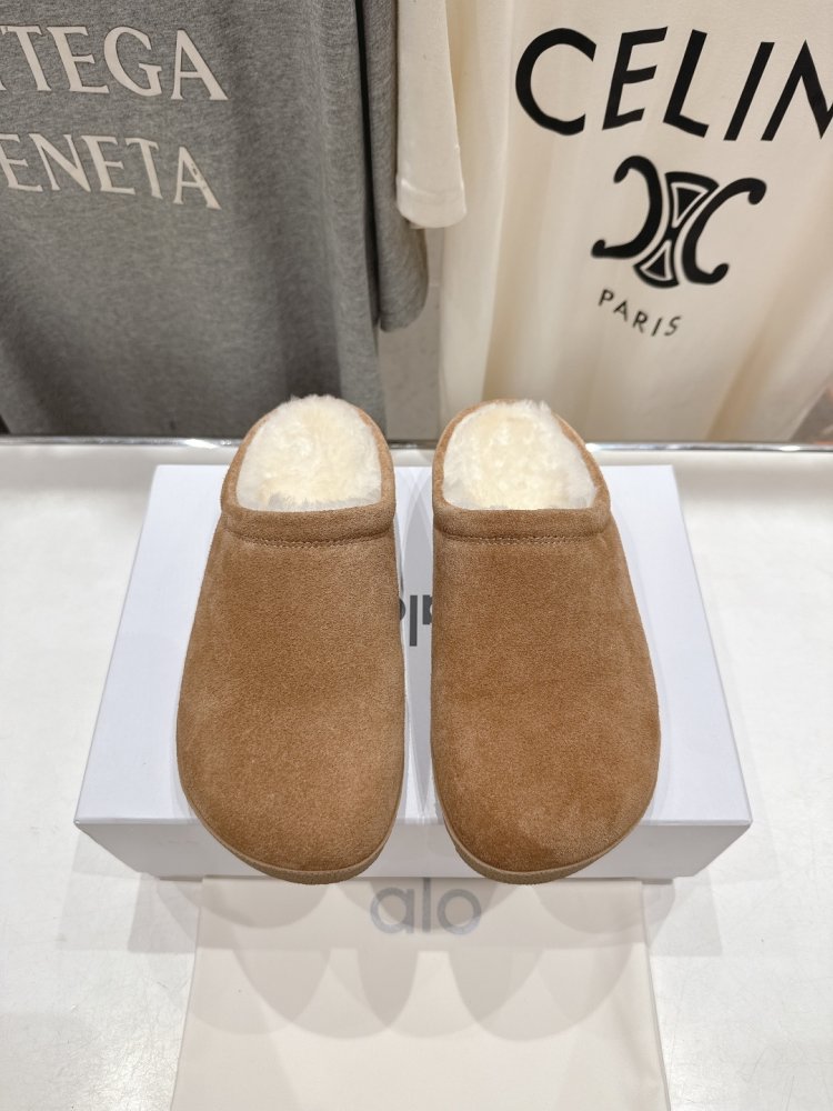 Шльопанці хутряні жіночі