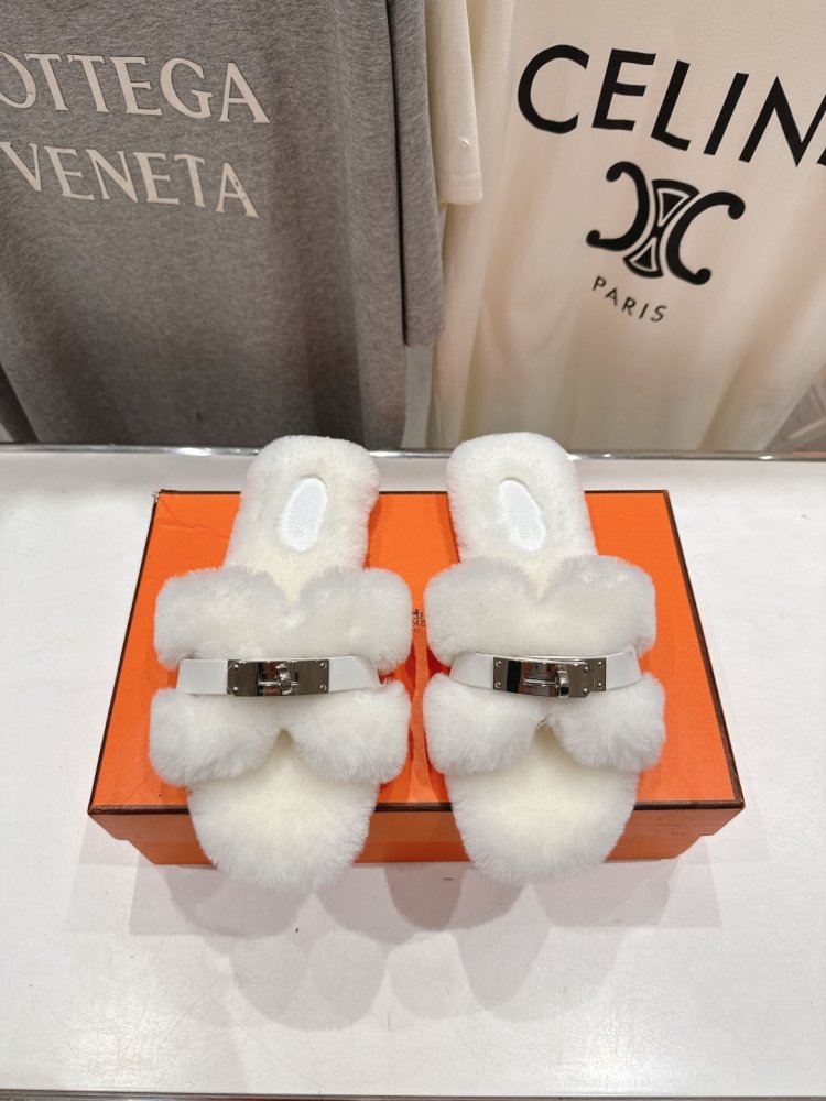 Шлепанцы меховые женские