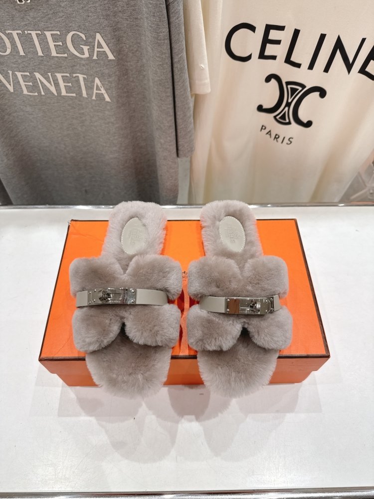 Шлепанцы меховые женские