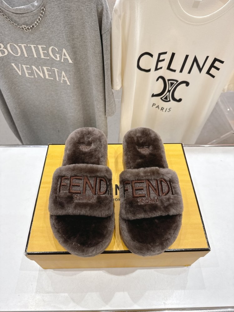 Шлепанцы меховые женские