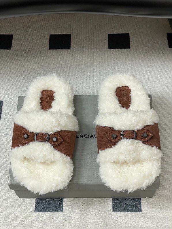 Шлепанцы меховые женские