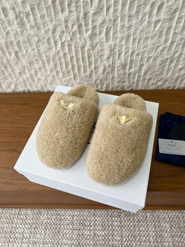 Шлепанцы меховые женские