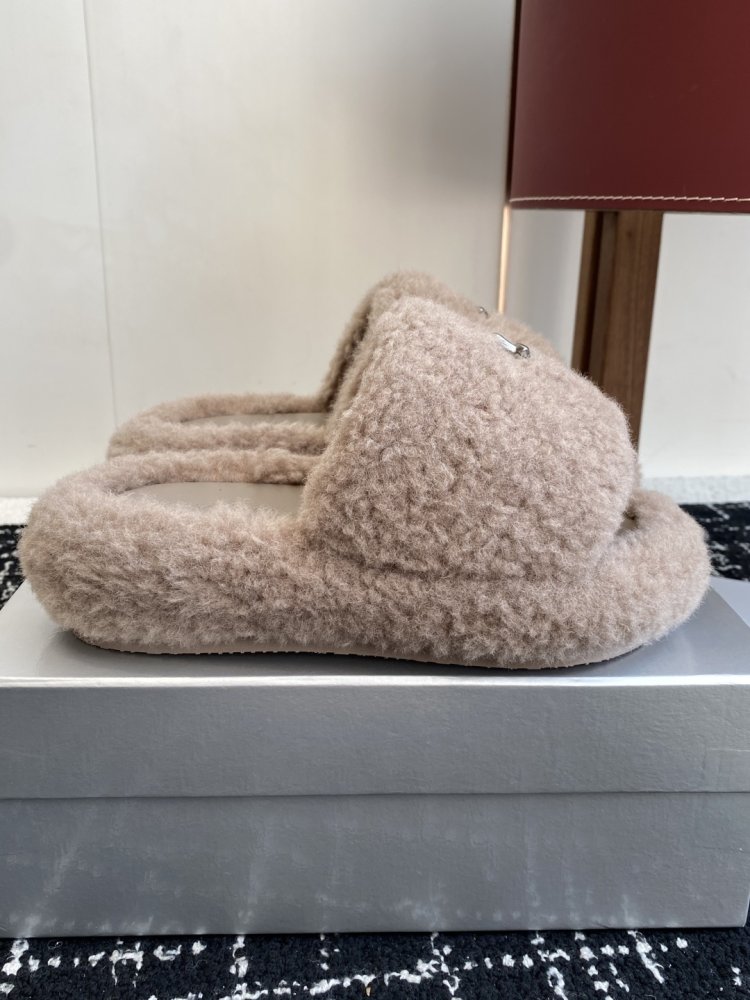 Шлепанцы меховые женские фото 2