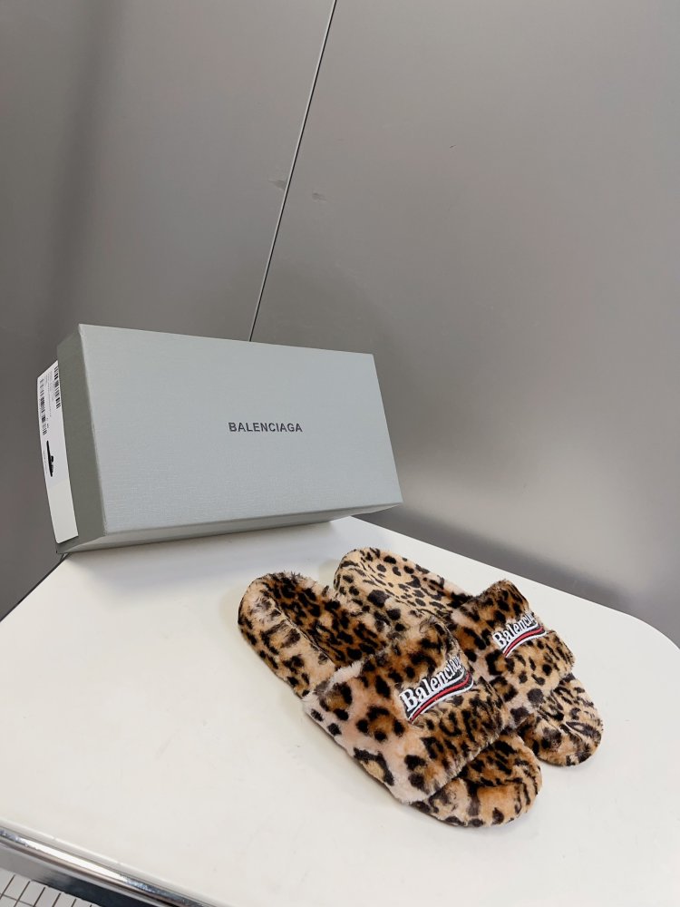 Шлепанцы меховые женские фото 2