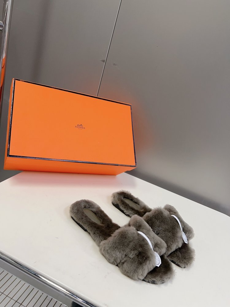 Шлепанцы меховые женские фото 2