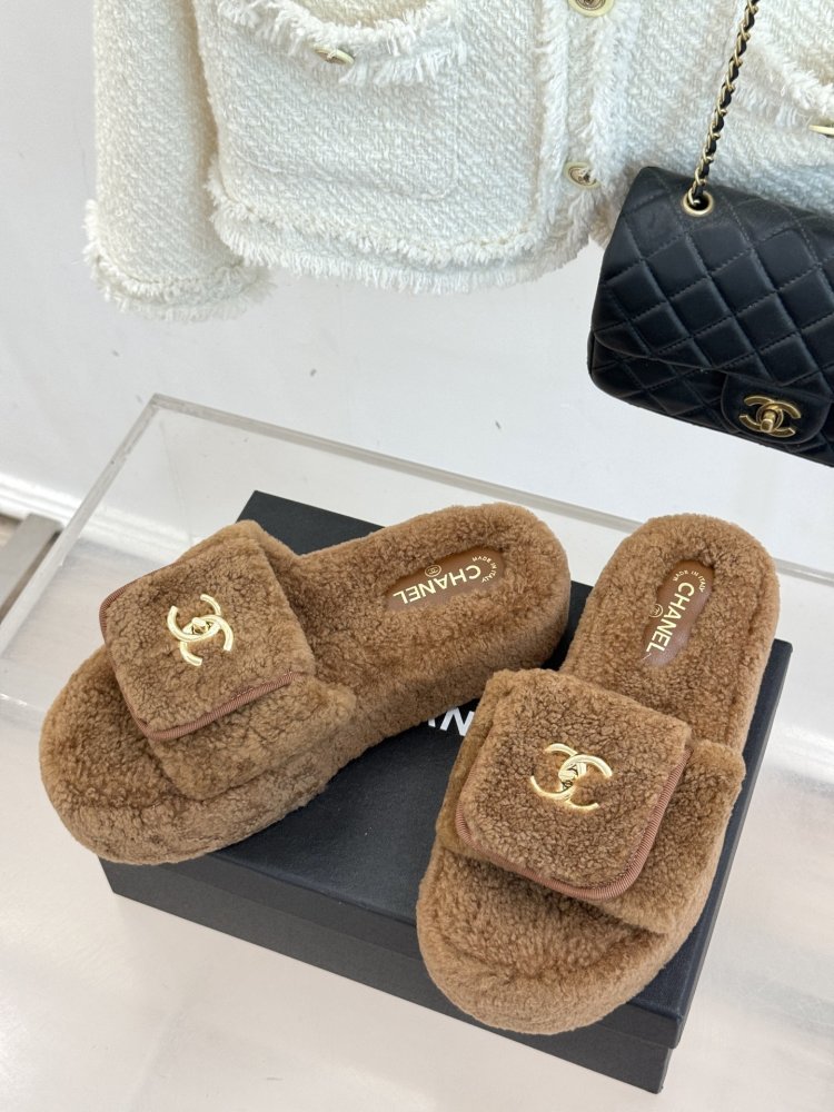 Шлепанцы меховые женские фото 2