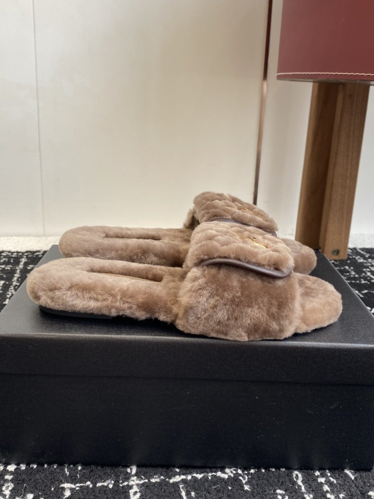 Шлепанцы меховые женские фото 2