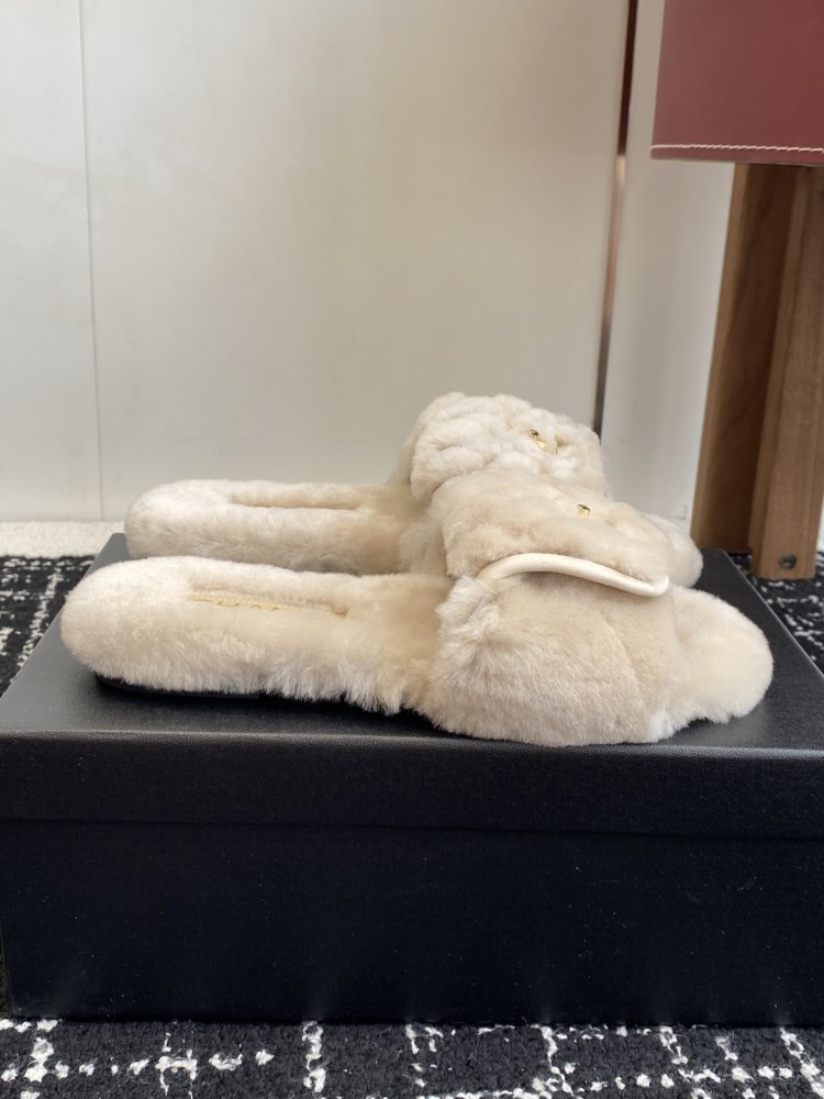 Шлепанцы меховые женские фото 2