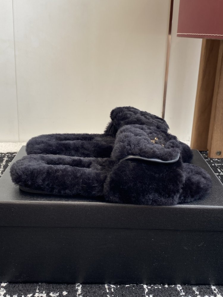 Шлепанцы меховые женские фото 2