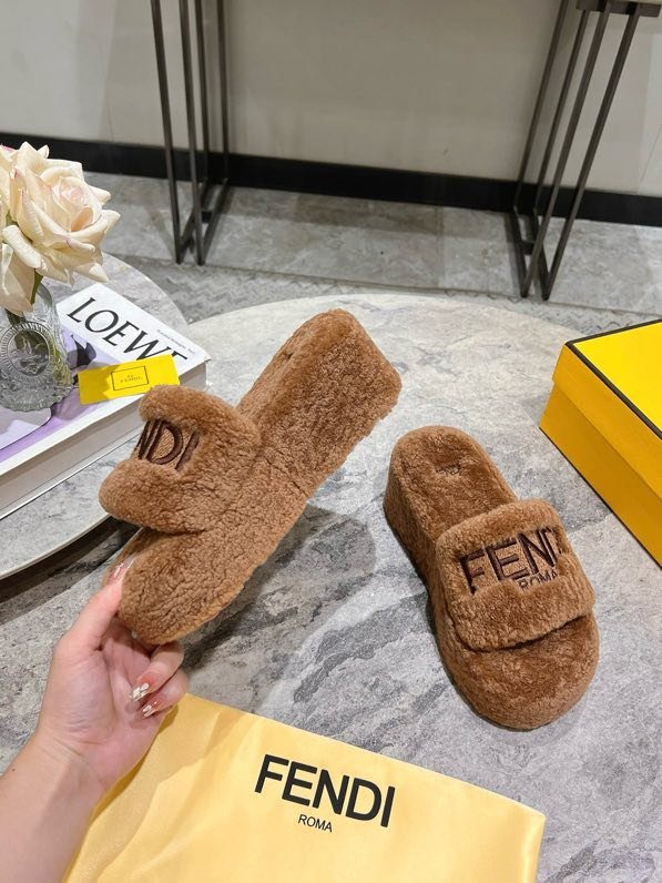 Шльопанці хутряні жіночі фото 2