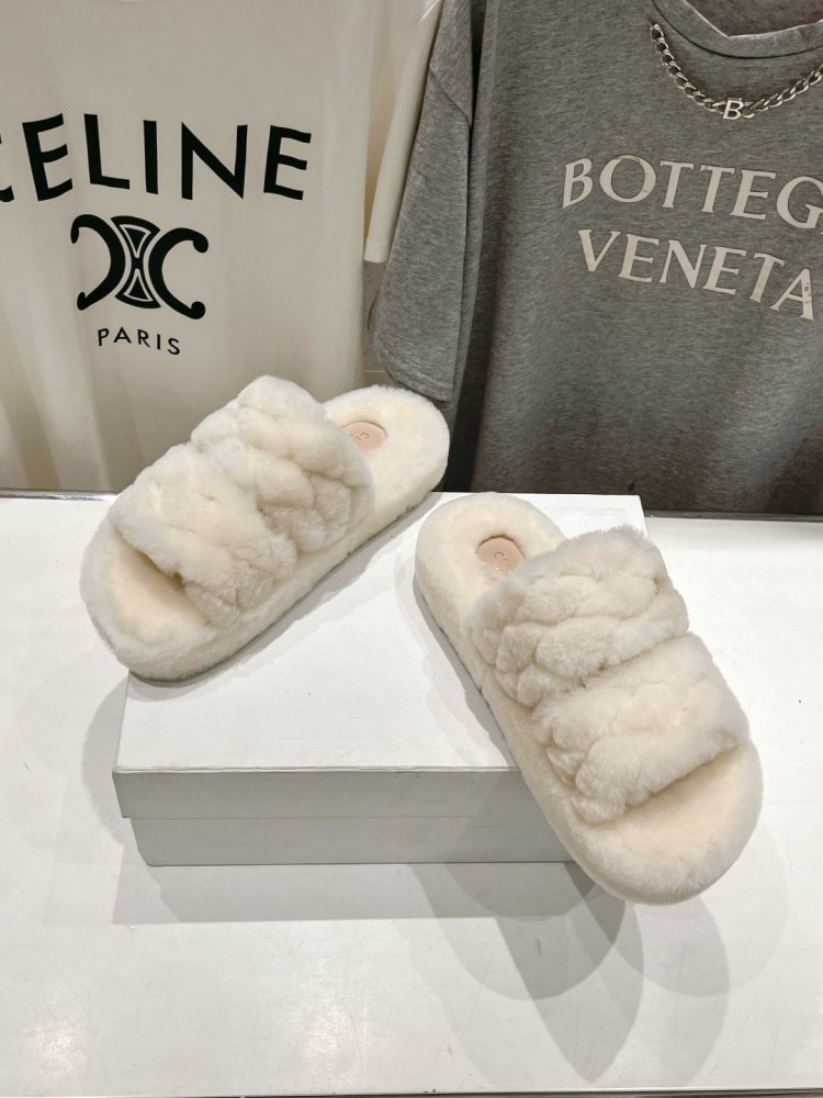 Шлепанцы меховые женские фото 2