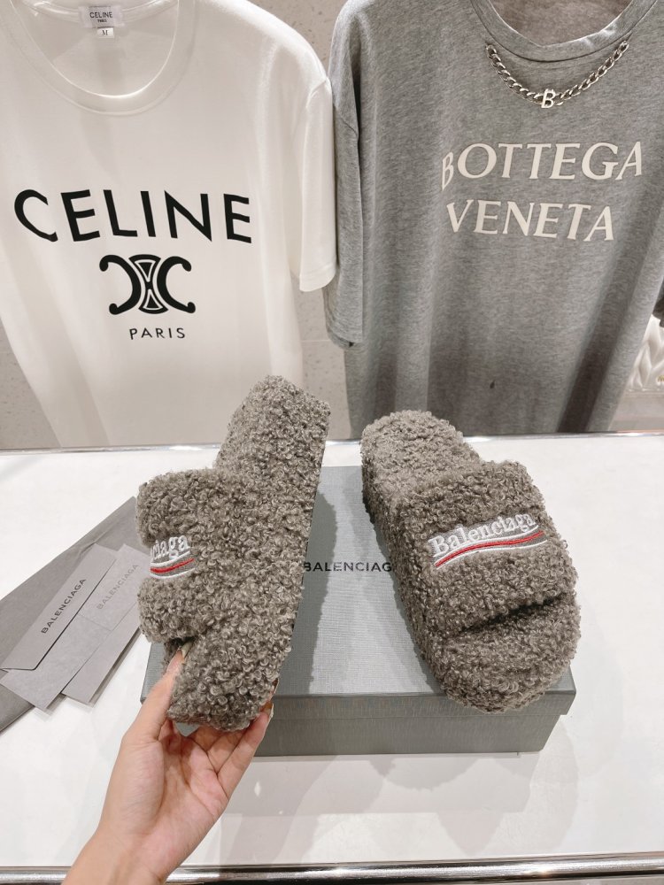 Шлепанцы меховые женские фото 2