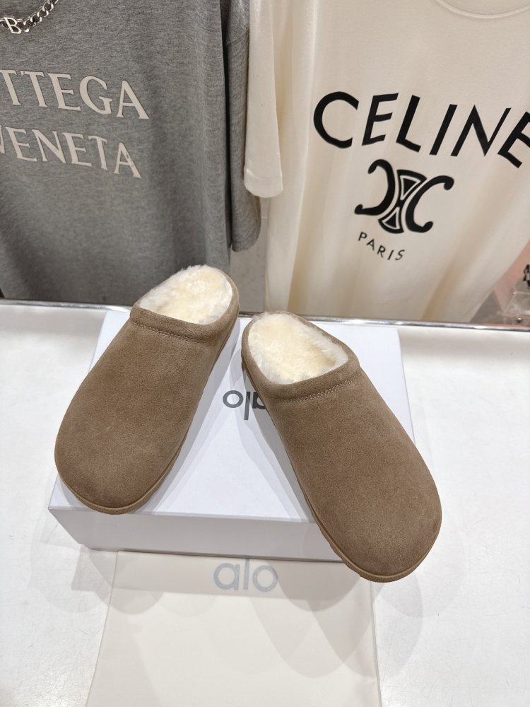 Шлепанцы меховые женские фото 2