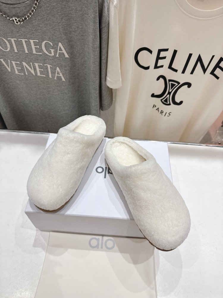 Шльопанці хутряні жіночі фото 2