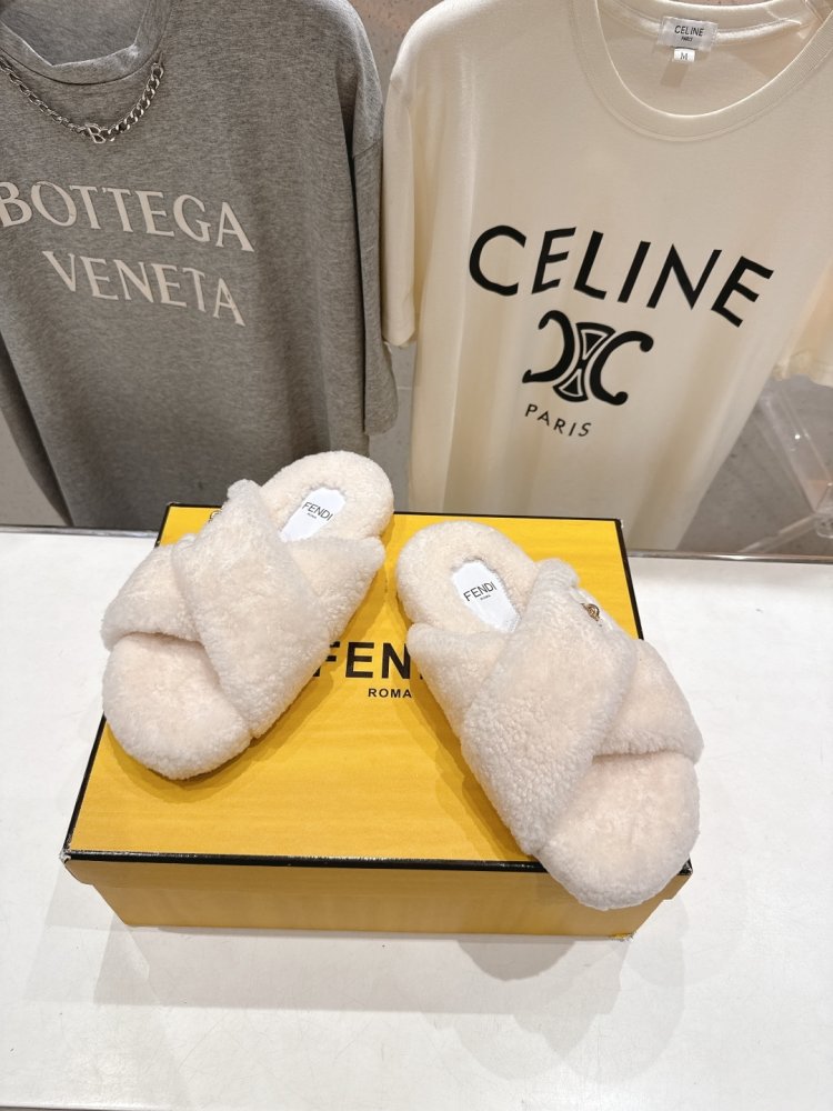 Шлепанцы меховые женские фото 2