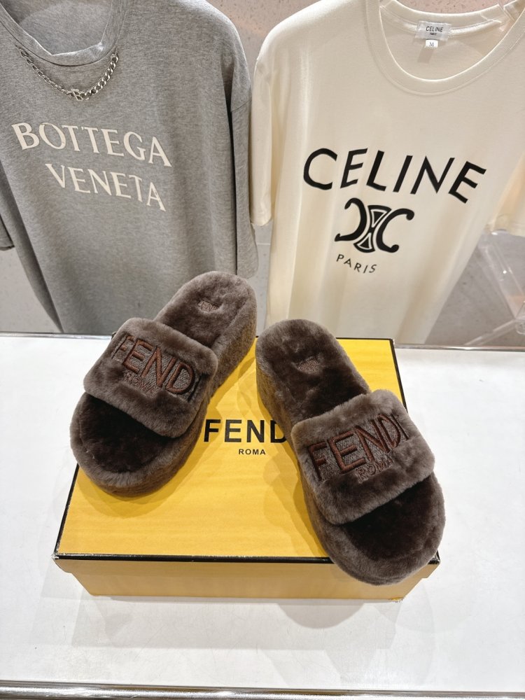 Шлепанцы меховые женские фото 2