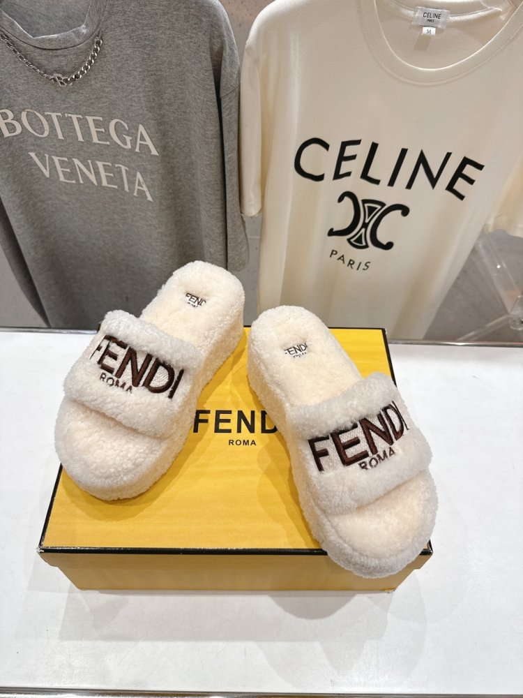 Шлепанцы меховые женские фото 2