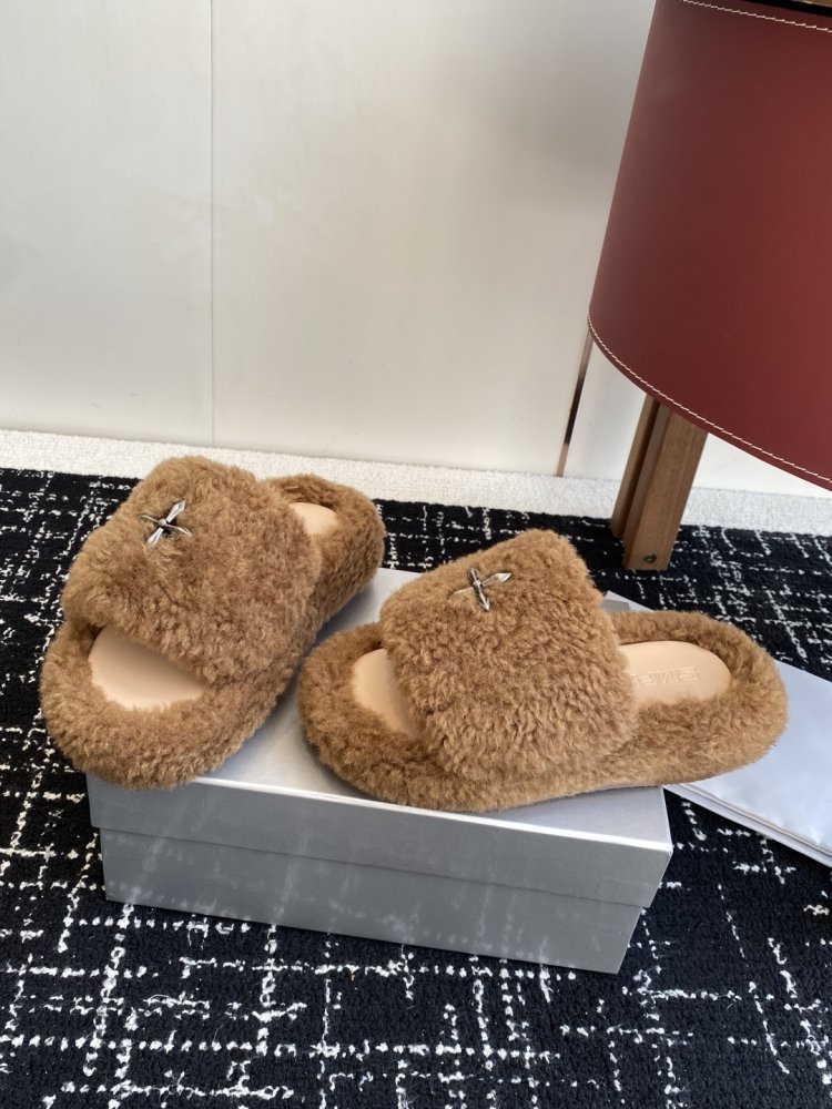 Шлепанцы меховые женские фото 3