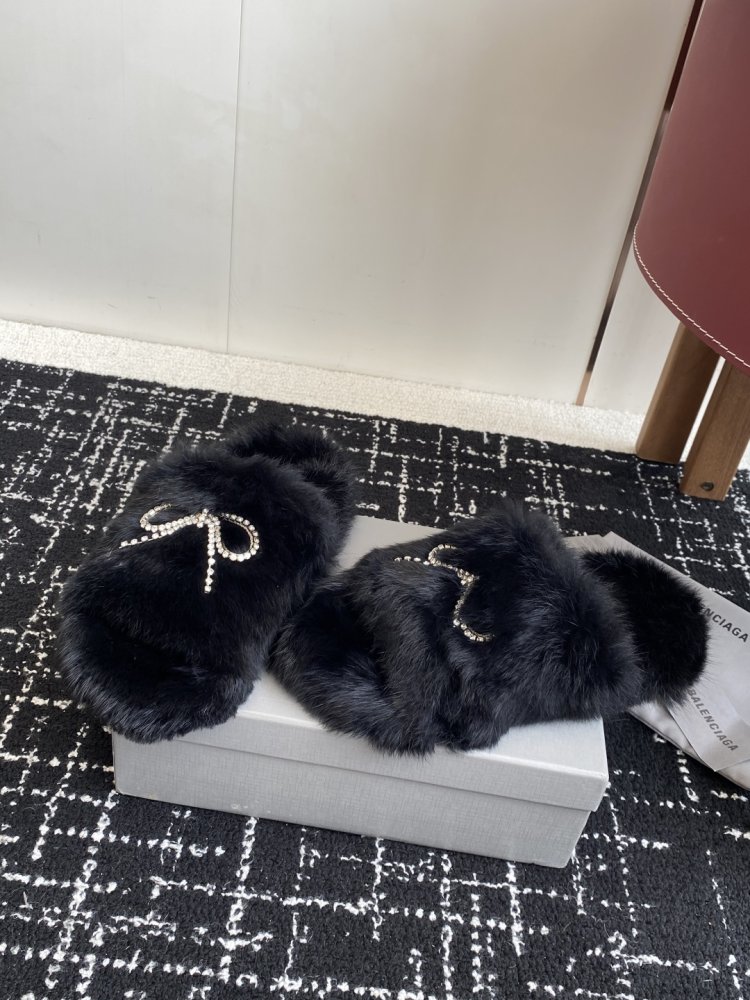 Шлепанцы меховые женские фото 3