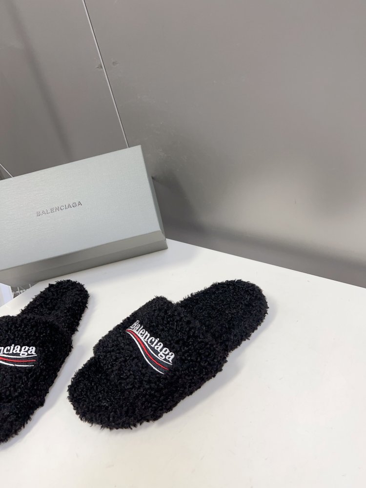 Шлепанцы меховые женские фото 3