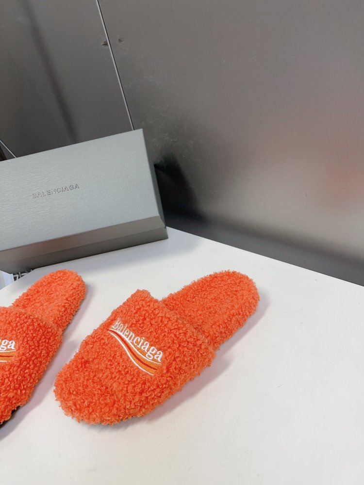 Шлепанцы меховые женские фото 3