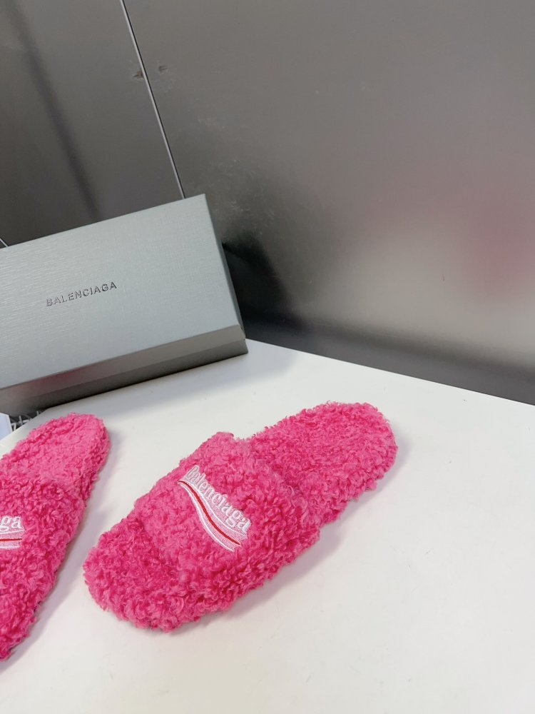 Шлепанцы меховые женские фото 3