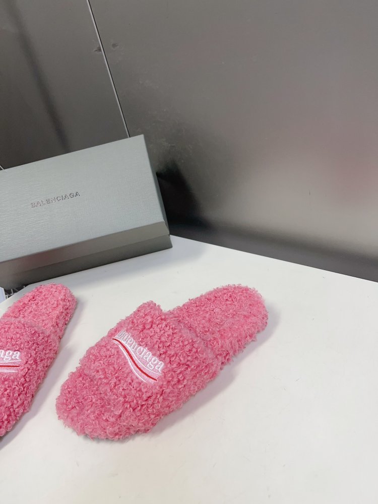 Шлепанцы меховые женские фото 3