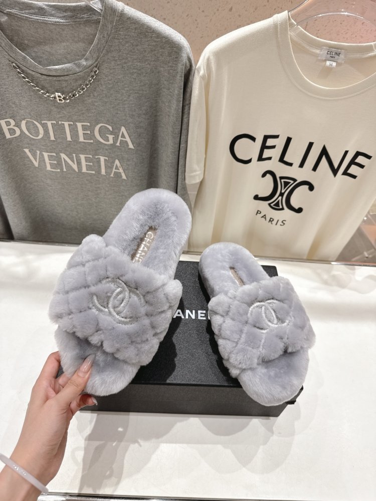 Шлепанцы меховые женские фото 3