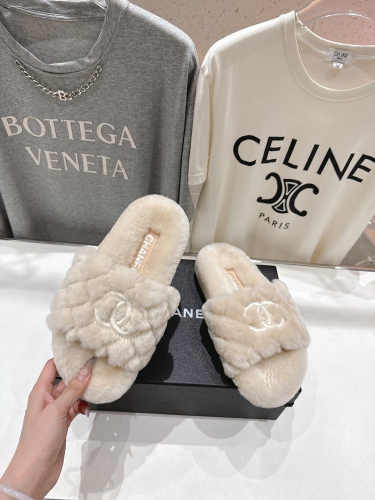 Шлепанцы меховые женские фото 3