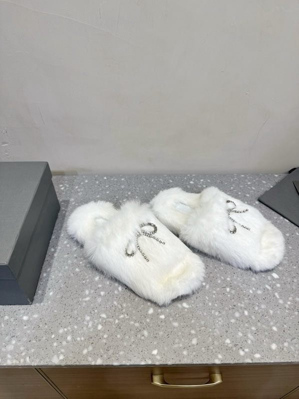 Шльопанці хутряні жіночі фото 3