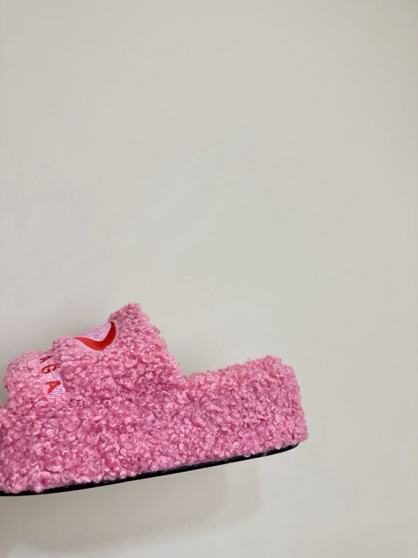 Шльопанці хутряні жіночі фото 3