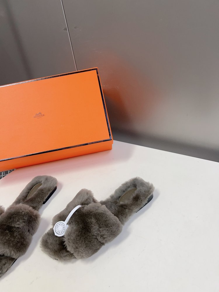 Шлепанцы меховые женские фото 3