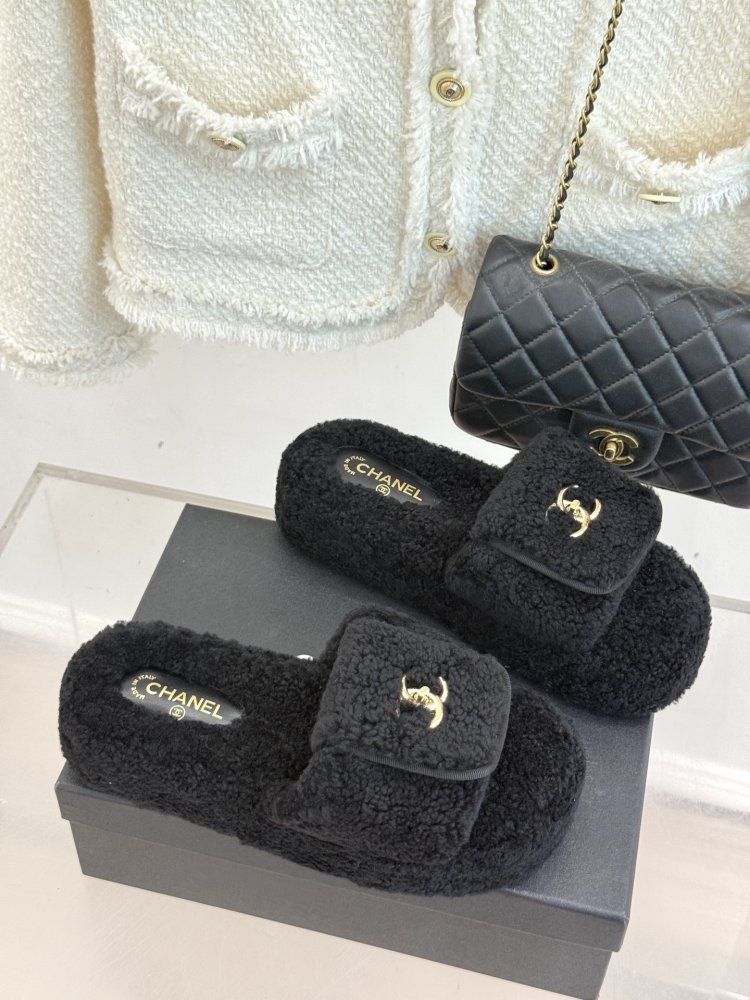 Шлепанцы меховые женские фото 3