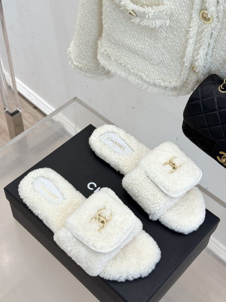 Шлепанцы меховые женские фото 3