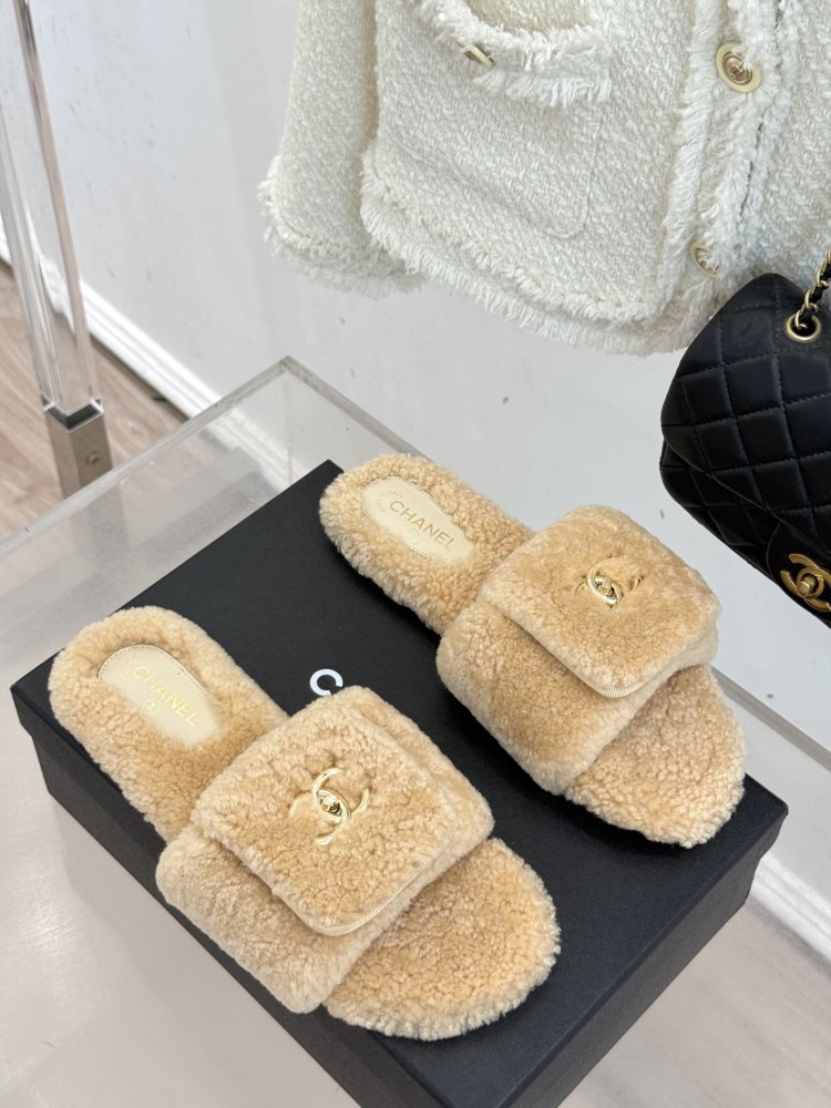 Шлепанцы меховые женские фото 3