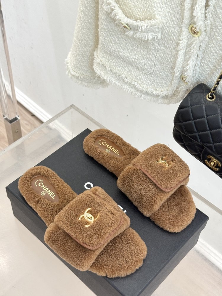 Шлепанцы меховые женские фото 3