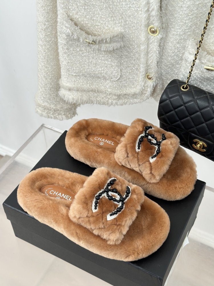 Шлепанцы меховые женские фото 3