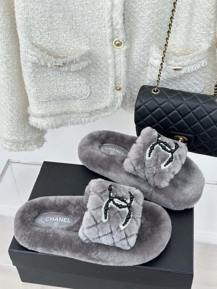 Шлепанцы меховые женские фото 3