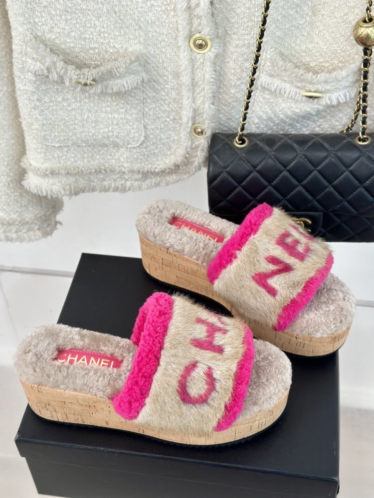 Шлепанцы меховые женские фото 3