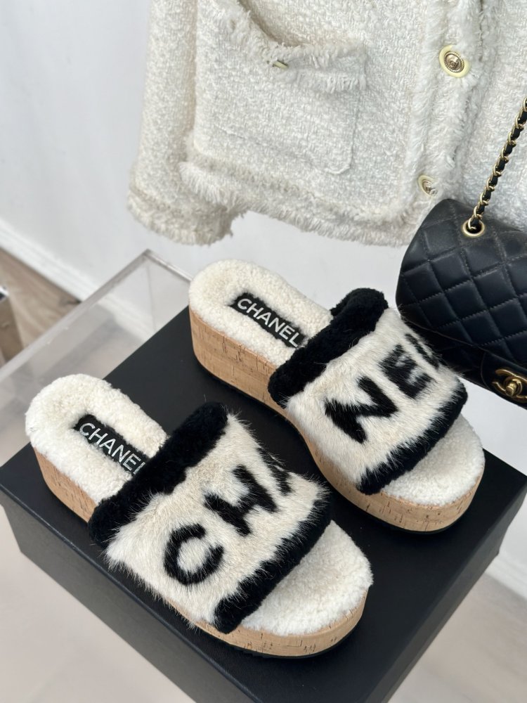 Шлепанцы меховые женские фото 3