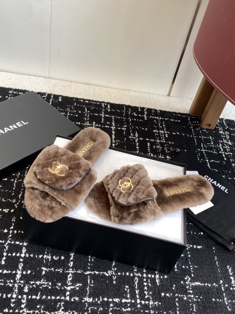 Шлепанцы меховые женские фото 3