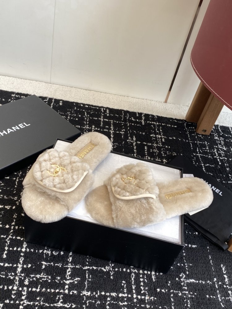 Шлепанцы меховые женские фото 3