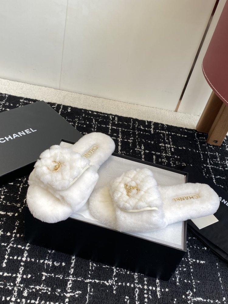 Шлепанцы меховые женские фото 3