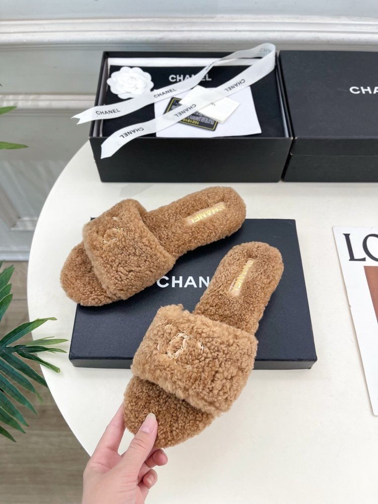 Шлепанцы меховые женские фото 3