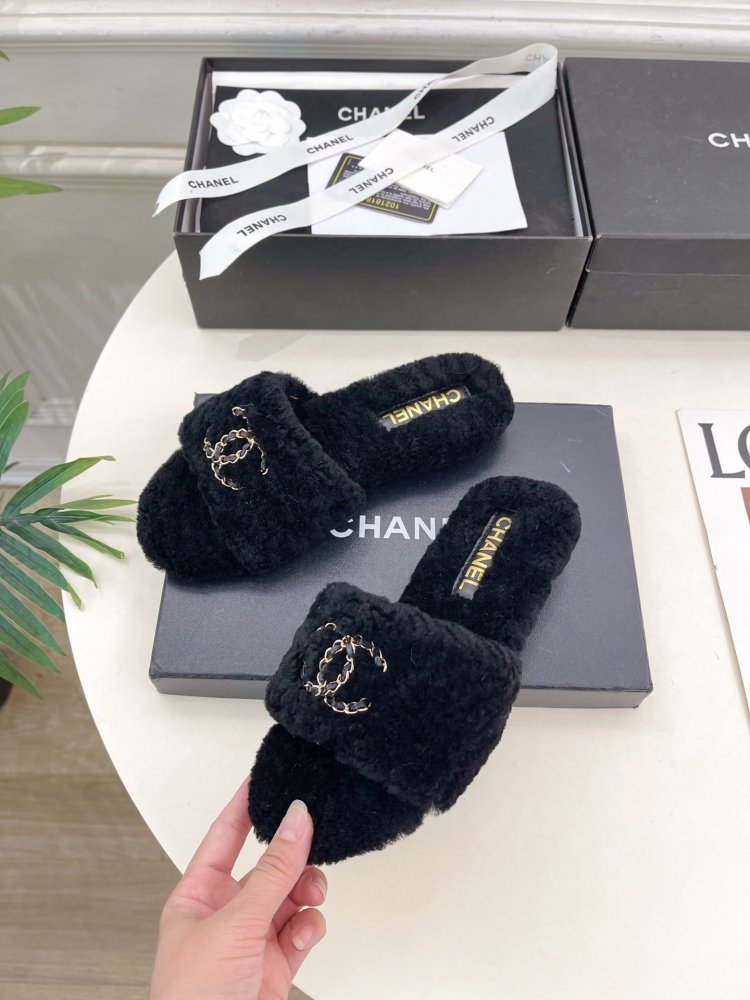 Шлепанцы меховые женские фото 3