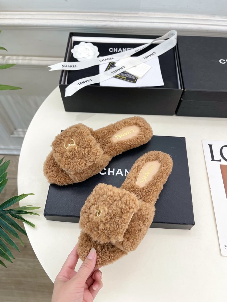 Шлепанцы меховые женские фото 3