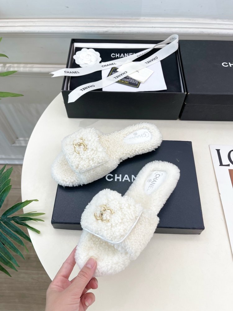 Шлепанцы меховые женские фото 3